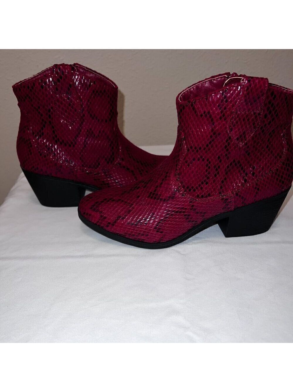 True Craft Red Snakeskin Ankle Boots Size 6 Medium - Picture 4 of 9